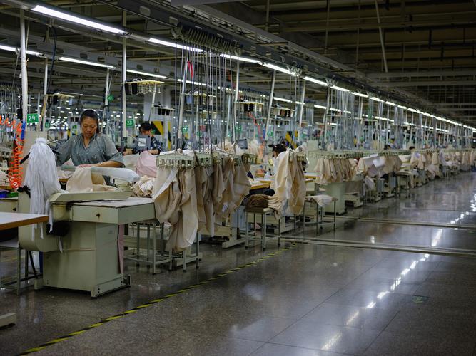 中国移动 | 服装加工厂厂房内打造5g高清直播间开启"前店后厂"模式