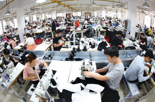 图片新闻  近年来,在湖北衣谷电子商务的推动下,汉正服装工业