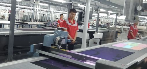 咸阳市新兴纺织工业园实力雄厚 智能化服装工厂初露锋芒