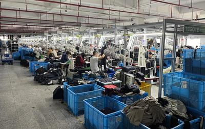 秋冬"神裤"卖爆:新品牌半个月卖了3.2亿,代工厂一天出货13万件