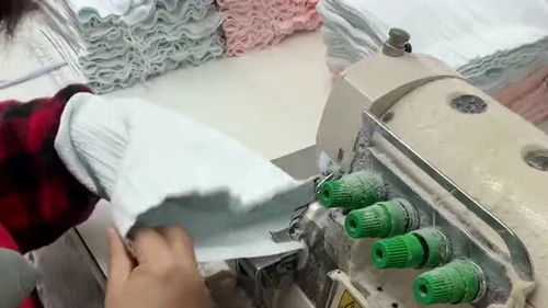 服装工厂大量制作抹胸,很多年轻女孩都喜欢这个,能表现自己的好身材