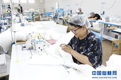 服装产业蓬勃发展，群众家门口就业促增收